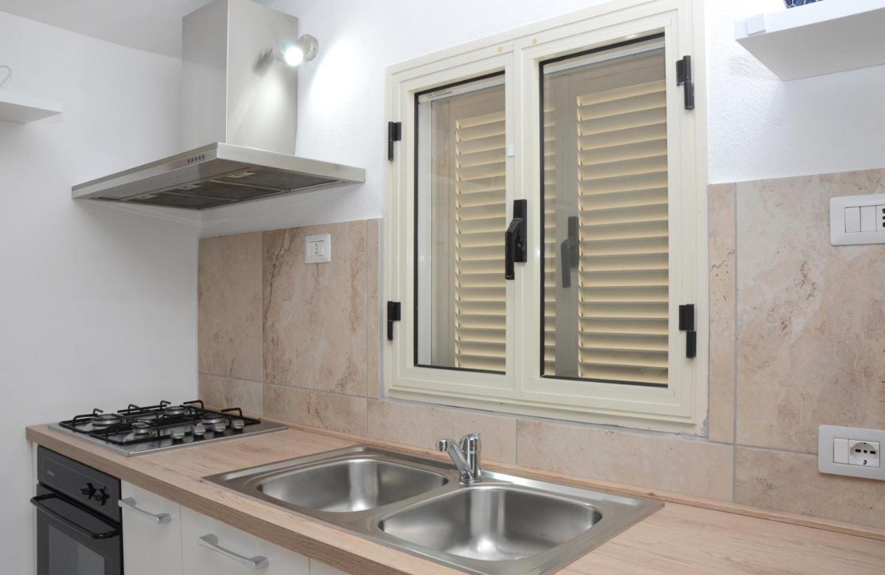 Apartments Villa Corrias Cala Liberotto Extérieur photo