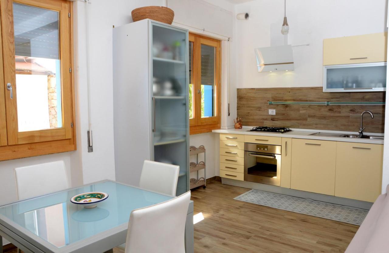 Apartments Villa Corrias Cala Liberotto Extérieur photo